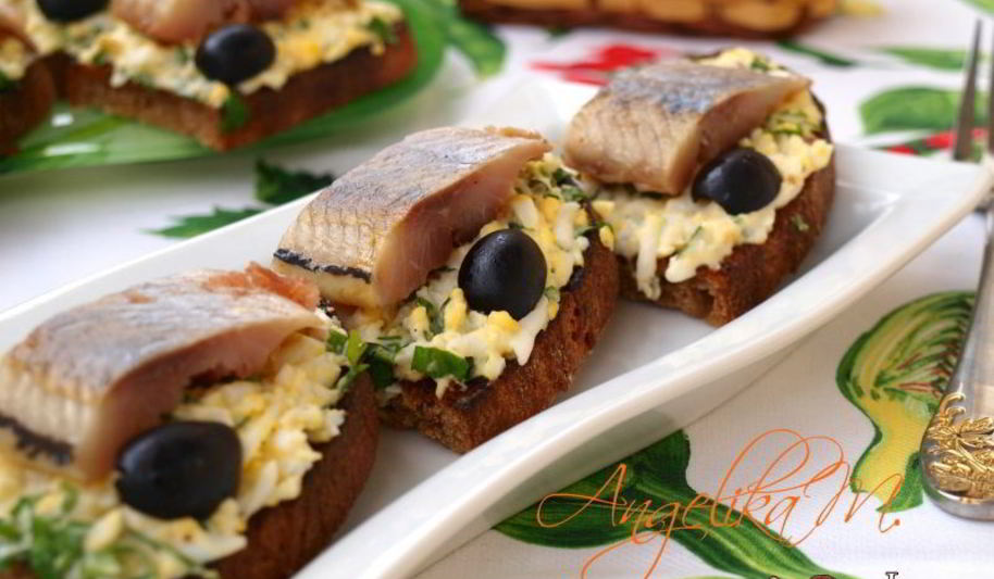 Рецепт гренков из ржаного хлеба с сельдью