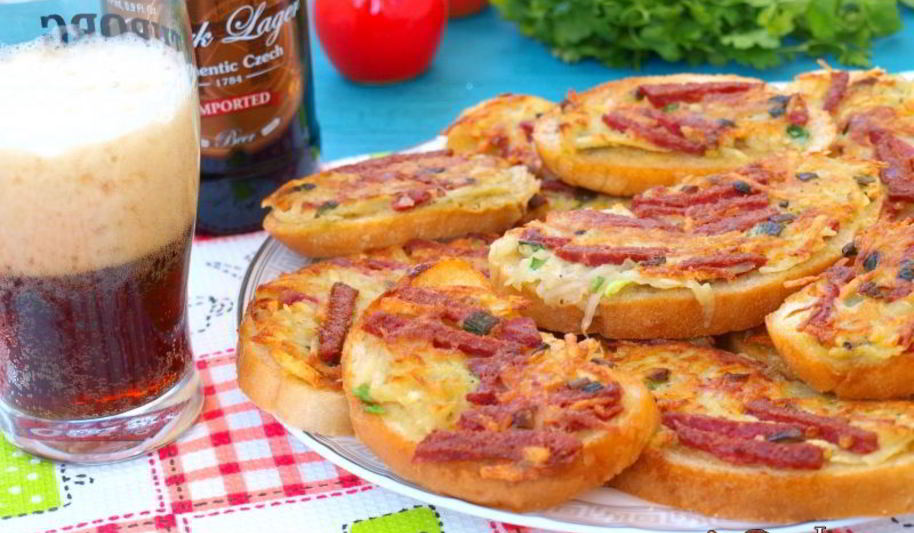 Рецепт гренков к пиву с колбасой