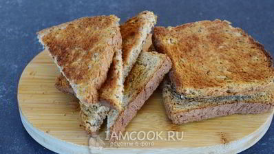 гренки с анчоусами, вялеными томатами и сливочным сыром