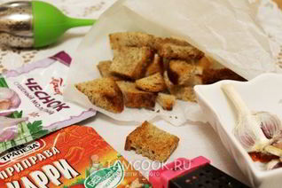 Гренки с чесноком в духовке