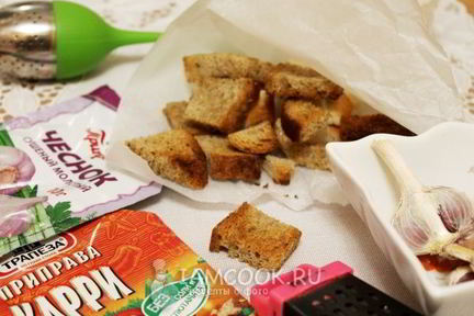 Гренки с чесноком в духовке