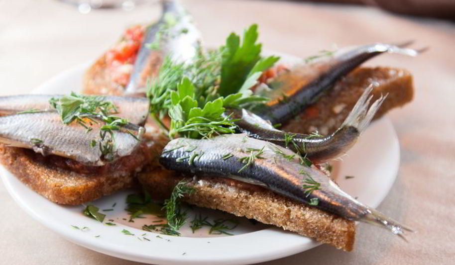 Рецепт гренков с килькой