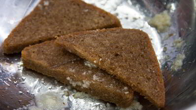 гренки с килькой