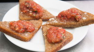 гренки с килькой