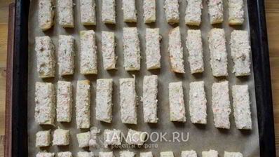 гренки с крабово-креветочной пастой