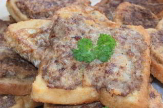 Гренки с мясным фаршем и килькой по-татарски