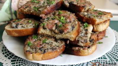 гренки с мясным фаршем и шампиньонами