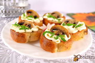 Гренки с плавленным сыром и шампиньонами