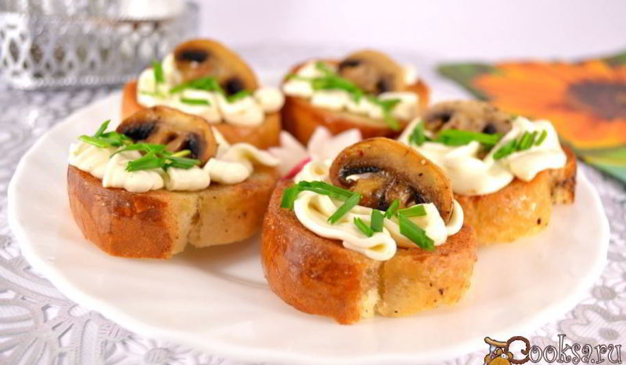 Рецепт гренков с плавленным сыром и шампиньонами