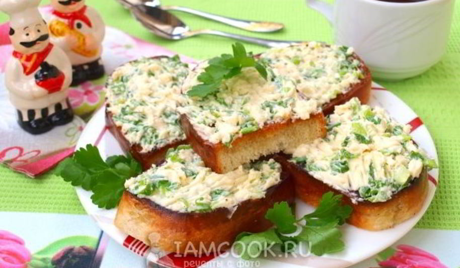 Рецепт гренков с сыром и луком на сковороде