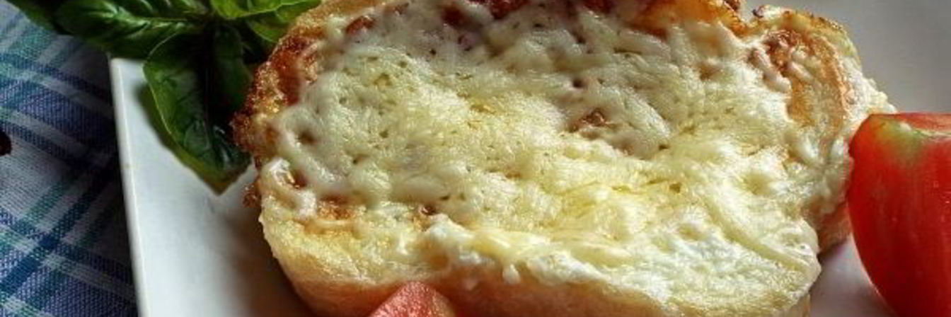 Гренки с сыром и яйцом на сковороде