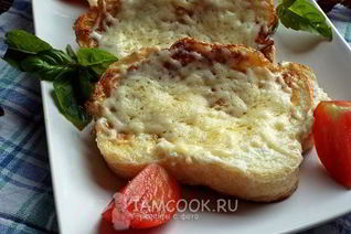 Гренки с сыром и яйцом на сковороде