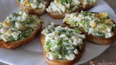 гренки с яичным салатом