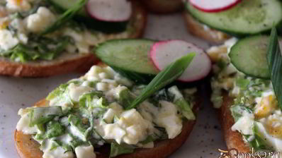 гренки с яичным салатом