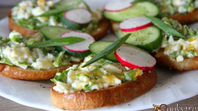 гренки с яичным салатом