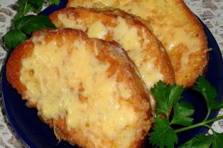 Гренки с яйцом и сыром