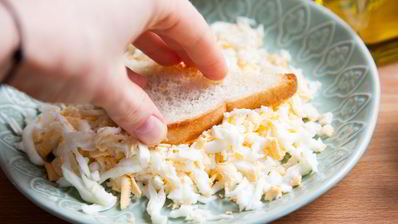 гренки с яйцом