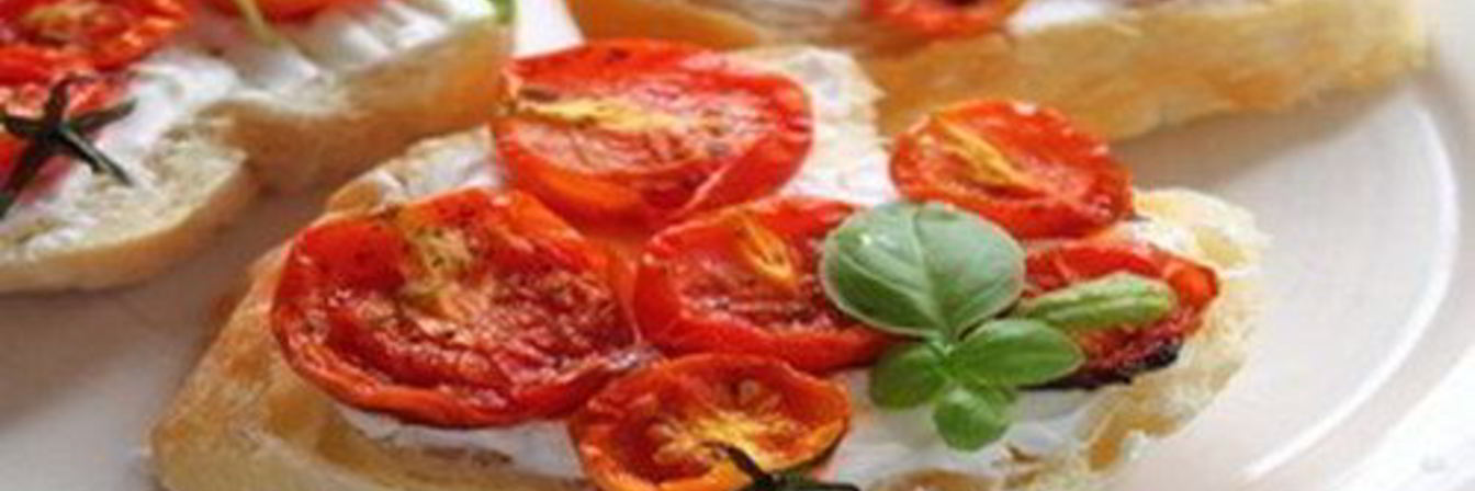 Гренки с запеченными помидорами и сыром