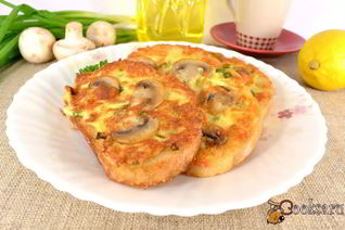 Сырные гренки с припеком из шампиньонов