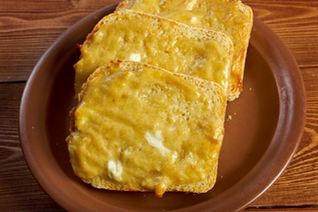 Валлийские гренки с сыром чеддер