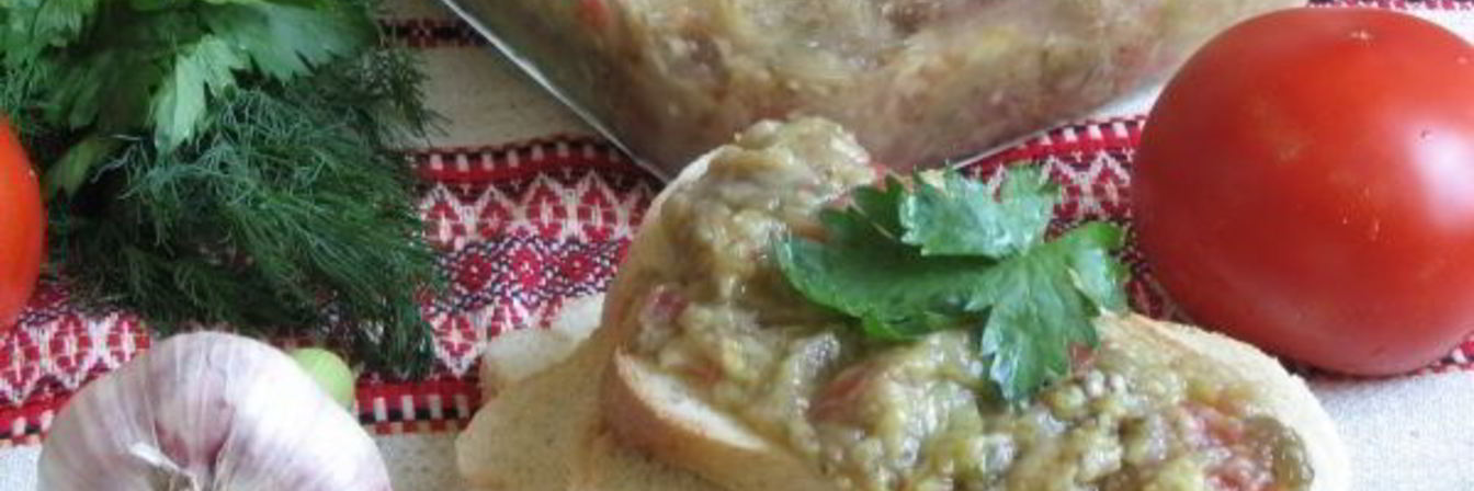 Баклажанная икра со свежими помидорами и чесноком