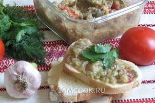 Баклажанная икра со свежими помидорами и чесноком