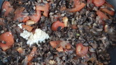 грибная икра с помидорами