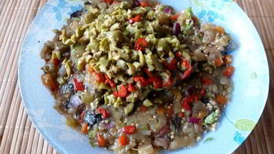 икра из запеченных овощей с оливками и каперсами