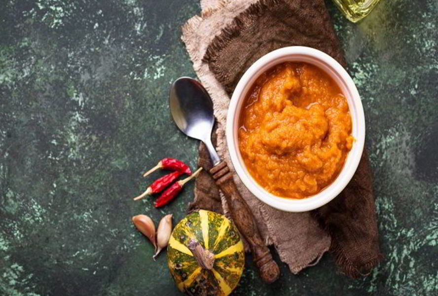 Кабачковая икра с томатной пастой и перцем