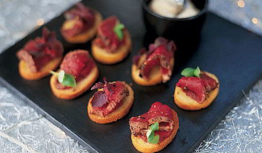 Рецепт канапе из говядины с хреном