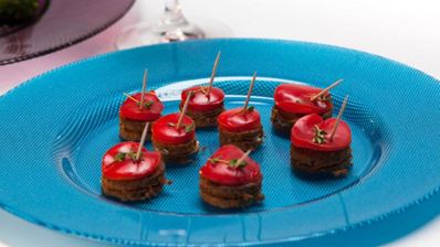 канапе из печеночных оладий