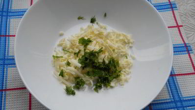 канапе с брынзой и красной икрой