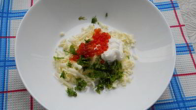 канапе с брынзой и красной икрой