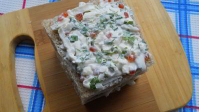 канапе с брынзой и красной икрой