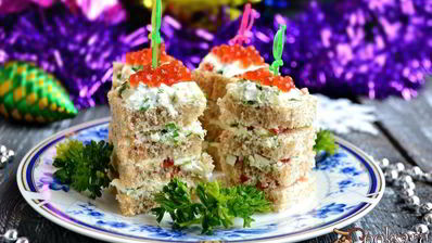 канапе с брынзой и красной икрой