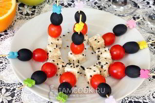 Канапе с брынзой и помидорами черри