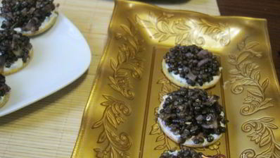 канапе с черной чечевицей фуршетные