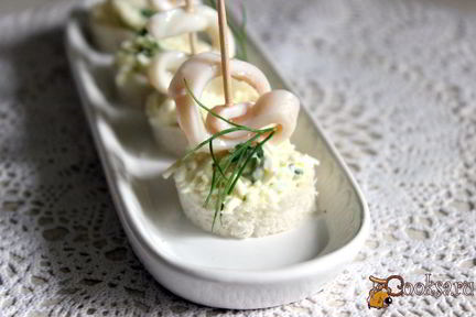 Канапе с кальмаром