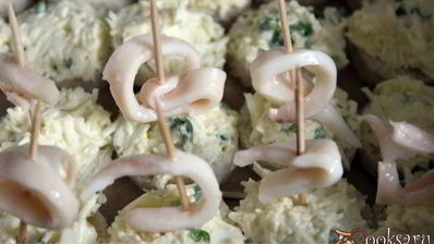 канапе с кальмаром