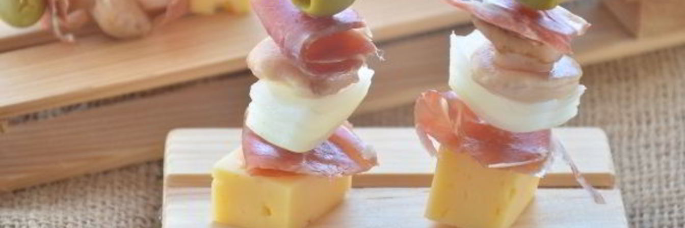 Канапе с хамоном, грибами и сыром