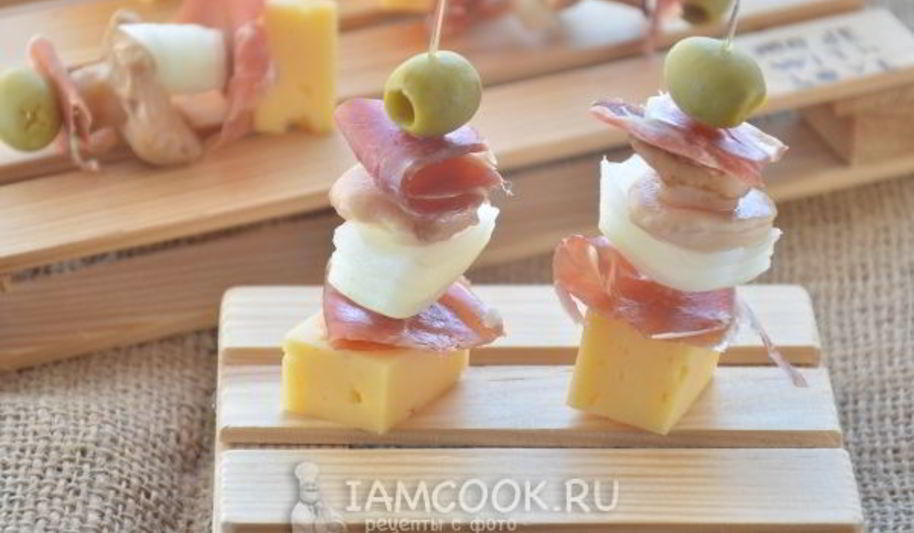 Рецепт канапе с хамоном, грибами и сыром