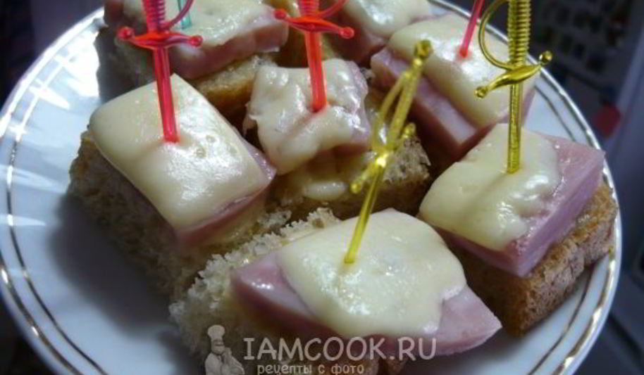 Рецепт канапе с колбасой и сыром