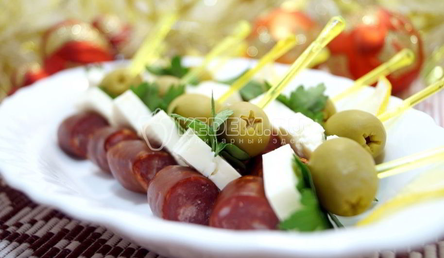 Рецепт канапе с копчеными колбасками