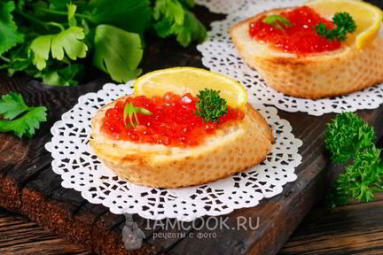 Канапе с красной икрой