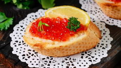 канапе с красной икрой