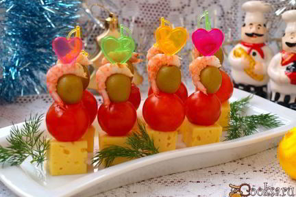 Канапе с креветками, сыром и черри