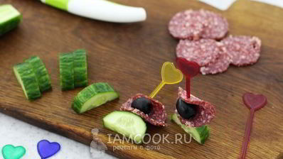 канапе с огурцом