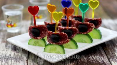 канапе с огурцом