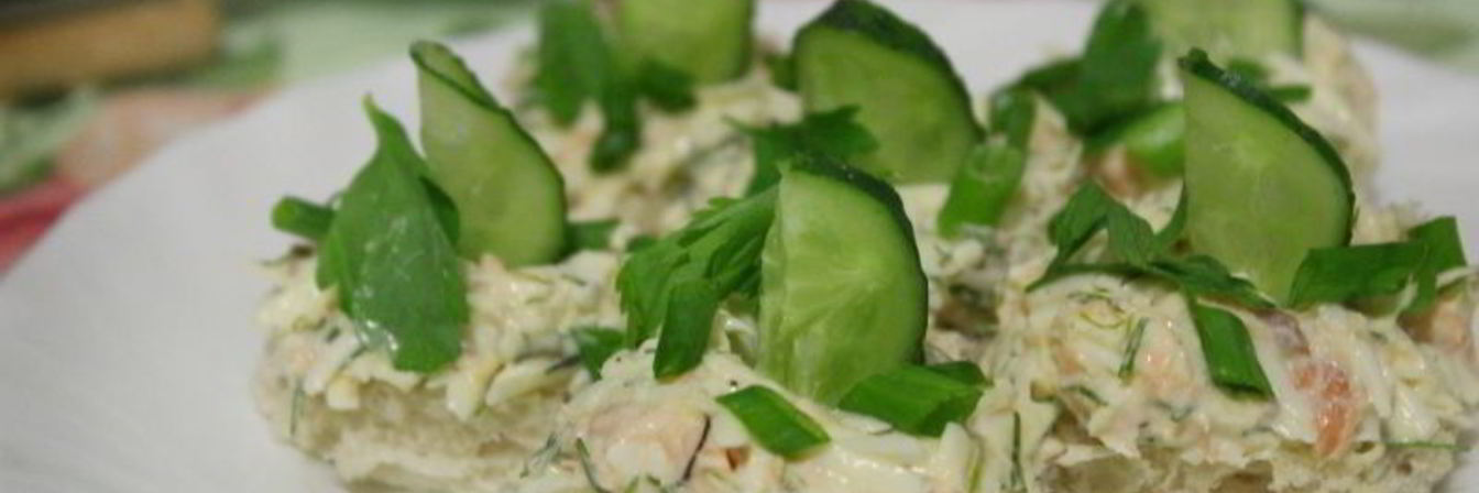 Канапе с плавленным сырком и форелью