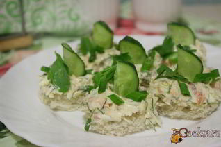 Канапе с плавленным сырком и форелью